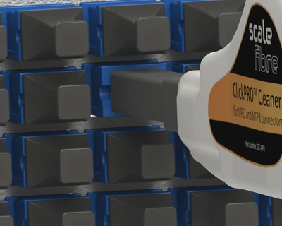 Primer plano del limpiador ClickPRO™ MPO/MTP®